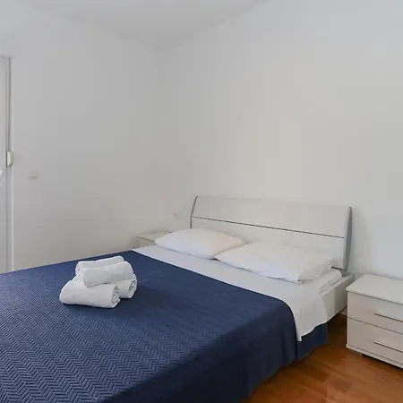 Apartament Apartman Red & White *
