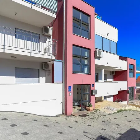 Apartman Red & White Apartament *