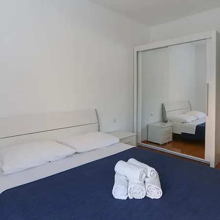 Apartament Apartman Red & White *